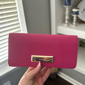 💕 like new DKNY wallet!